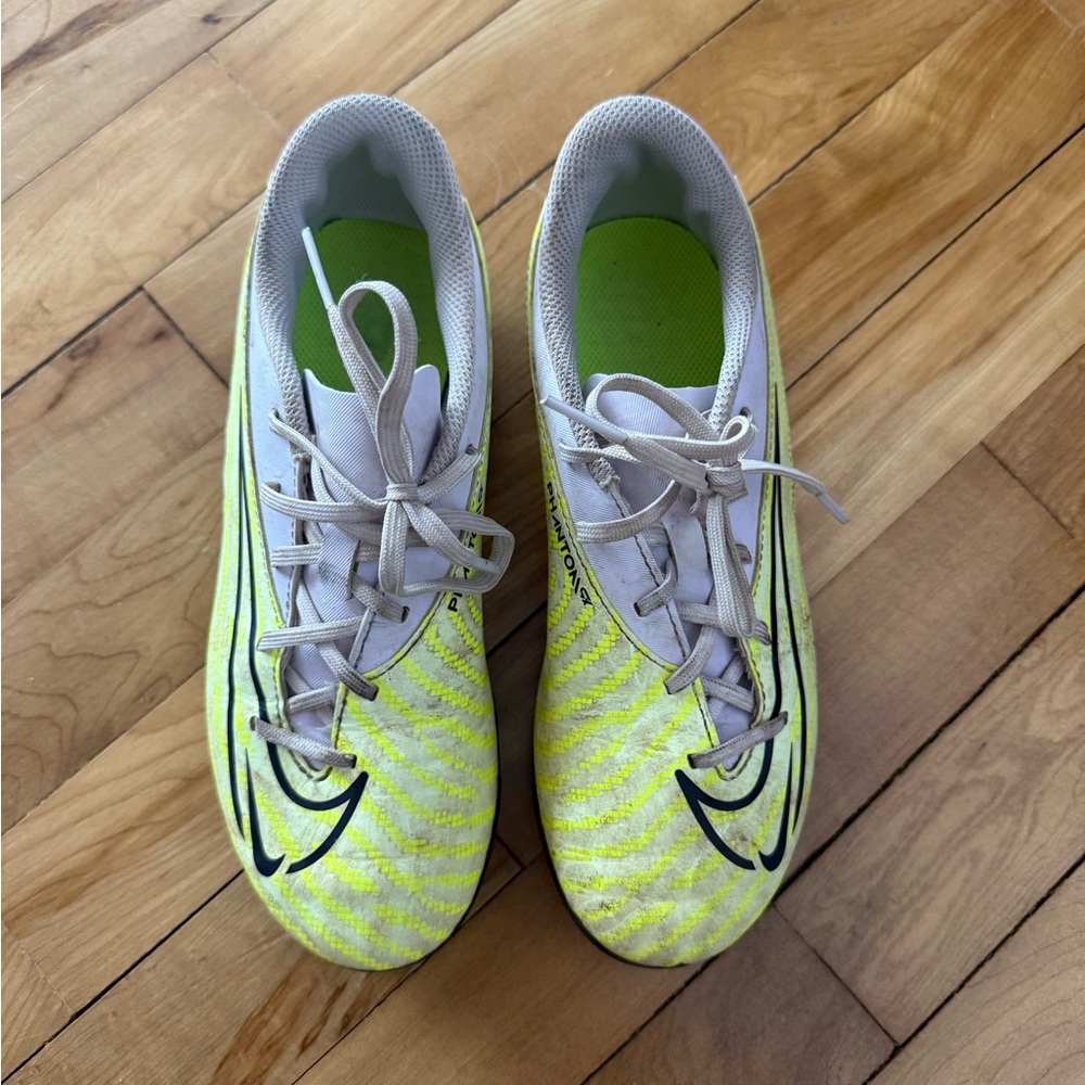 NIKE KIDS PHANTOM GX ACADEMY FG/MG VOLT/GRAPE KIDS SOCCER CLEAT